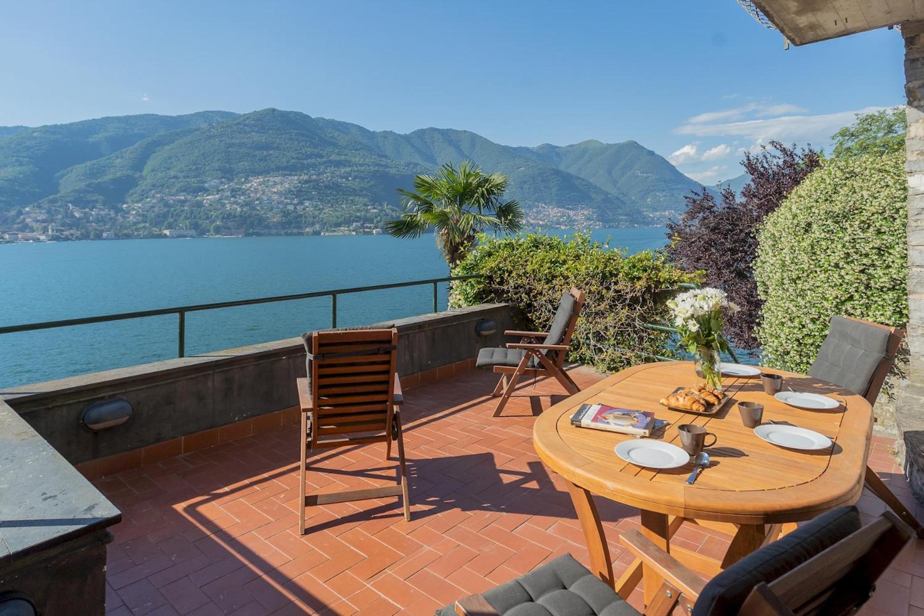 Front With Private Funicular By Rent Appartement Como